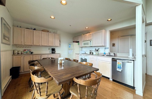 Bromley Mountain Condo | Sweeping views at Bromley's Arlington House!