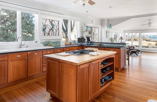 Jamestown House | Sweeping waterviews; tranquil, wrap-around porch; walk to beach & shops