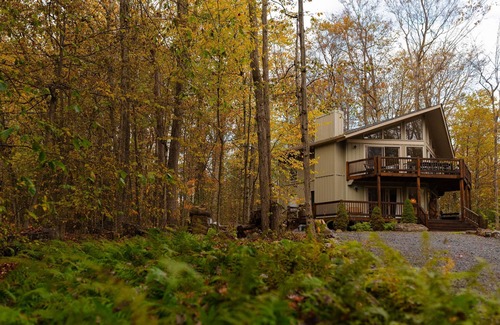 Pocono Pines Apartment | Sweet William A Lake Naomi Chalet Membership