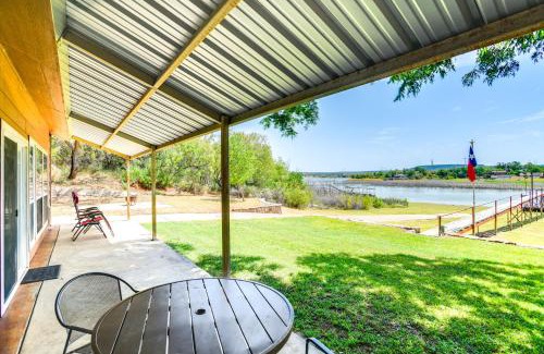 Sweetwater House | Sweetwater Lake House with Covered Patio!