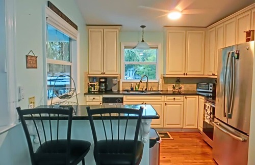 Weeki Wachee Gardens House | Swim Mat, Kayaks, Fire Pit! PET FRIENDLY - Sunfish Cove - Weeki Wachee River