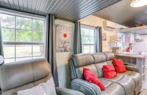 Mountain View Apartment | Swim On-Site: Riverfront Studio in Mountain View!