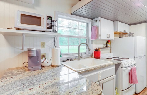 Mountain View Apartment | Swim On-Site: Riverfront Studio in Mountain View!