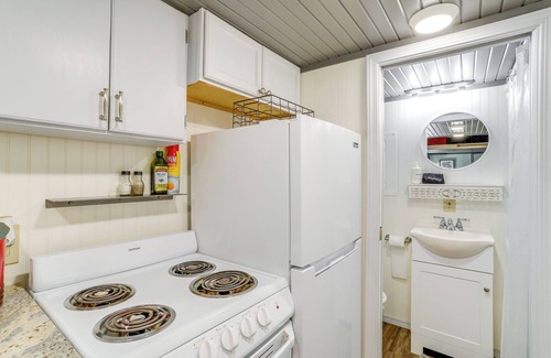 Mountain View Apartment | Swim On-Site: Riverfront Studio in Mountain View!