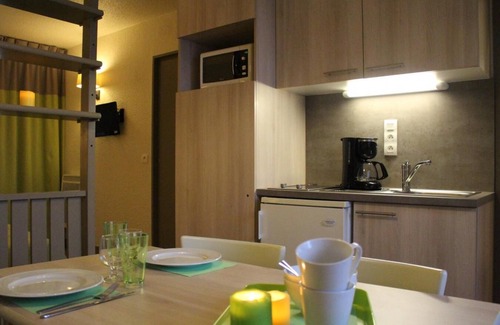 Evian-les-Bains Apartment | Swimming pool, sauna, terrace, balcony, tv, 52m², Thollon les Mémises