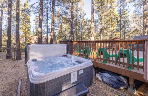 Summit Estates House | Swiss Bliss- Mountains, Pet Friendly and Jacuzzi