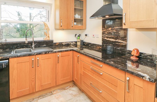 Hutton Rudby Cottage | SYCAMORE COTTAGE, pet friendly, with a garden in Hutton Rudby