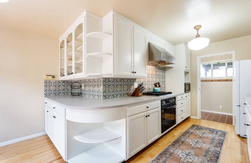 Hatton Fields House | Sycamore Place - Carmel House - Beach, Shops, Restaurants, Big Sur (plus pool table and hot tub!)
