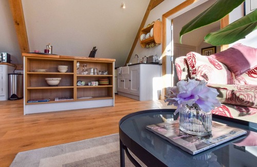 Bibury Apartment | Sycamore - sleeps 2 guests in 1 bedroom