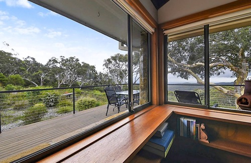 Woodford House | Sydney View - 70km from Sydney; 1000km from care!