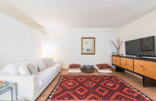 Plaka Apartment | Syntagma Spa with Acropolis View
