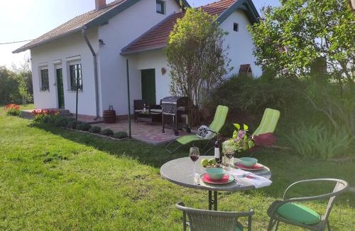 Balatonszemes House | Szőlőhegyi házikó - Cottage in the vineyard