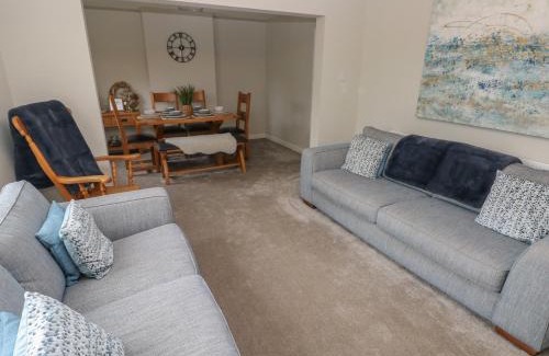 Margam House | Tŷ Drws Nesaf