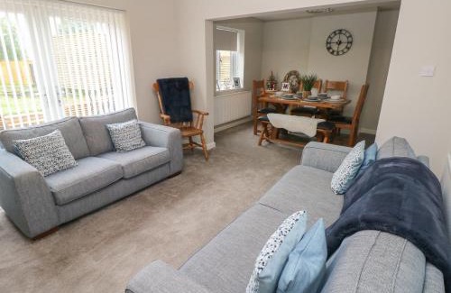 Margam House | Tŷ Drws Nesaf