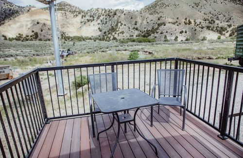 Sevier Apartment | T-12) The Union Pacific