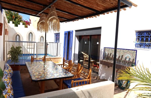 Dakhla Villa | T B Blue villa with garden, family pool, solarium. 5mn from the beach.