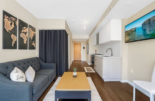 Garden District Condo | T Dot Views & Cozy 2BR Stay