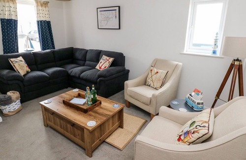Ogmore-by-Sea Cottage | T? GLAS, pet friendly, country holiday cottage in Ogmore-By-Sea