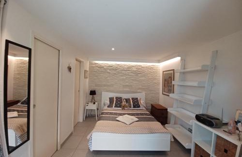Aurec-sur-Loire House | T1 Cosy "Clairefont" Terrasse privée vue Loire dans Maison