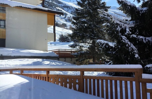 Les Deux Alpes Apartment | T2/3, heart of resort, bottom of slopes, parking, 30m3 + 100m2 terrace