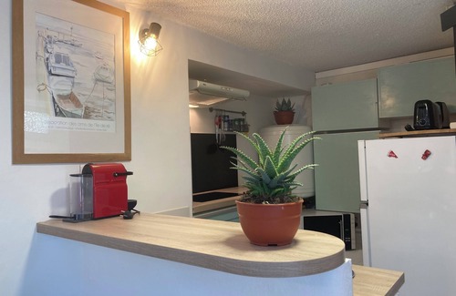 Rousset House | T2 in private property in garden with pool overlooking pinewood