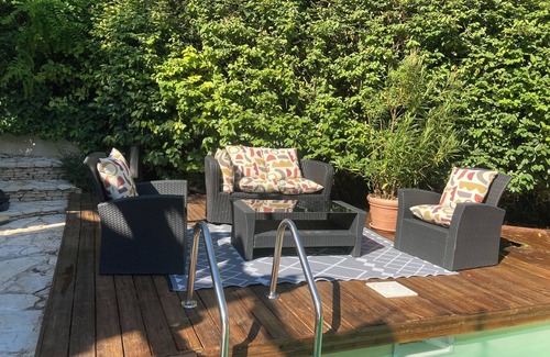 Rousset House | T2 in private property in garden with pool overlooking pinewood