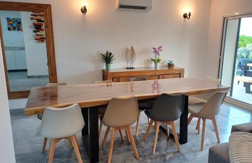 La Ciotat Apartment | T3, 8 couchages, grande terrasse, vue mer, parking privé