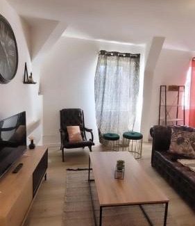 Neris-les-Bains Apartment | T3 rénové en face des Thermes