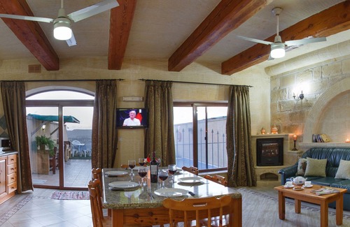 Xaghra Villa | Ta Cikka enjoying amazing country views