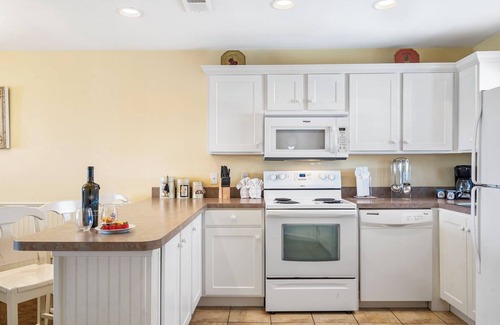 Kimberling City Condo | Table Rock Lake Access Condo w Peaceful View-Free Daily Tickets-Cmty Pool-Pickleball