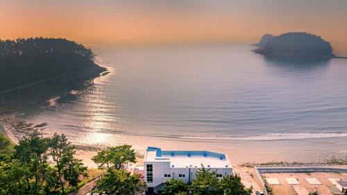 Taean House | Taean Chunmangeum