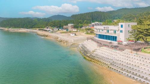 Taean House | Taean Chunmangeum
