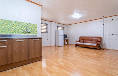 Kujanggul House | Taean Mammose Pension