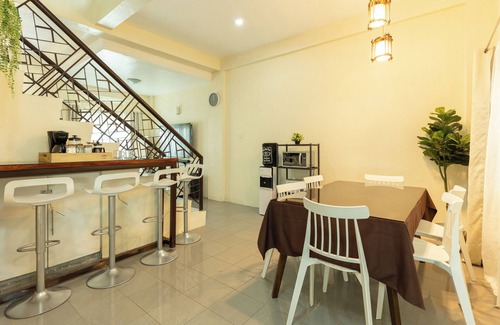 Tagaytay House | Tagaytay Overlooking Taal, Fast Wi-Fi, Free Parking