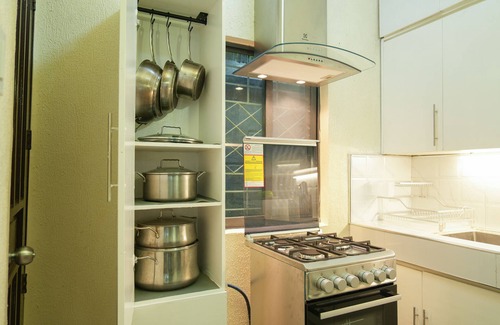 Tagaytay House | Tagaytay Overlooking Taal, Fast Wi-Fi, Free Parking