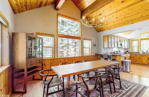 McKinney Estates Cabin | Tahoma Gem: Family fun! Walk to Lake, Steam Shower, Jacuzzi