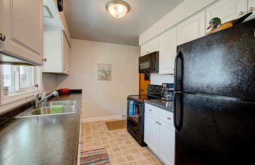 Juneau House | Take a Break at Lakeside Acres on Lake Sinissippi
