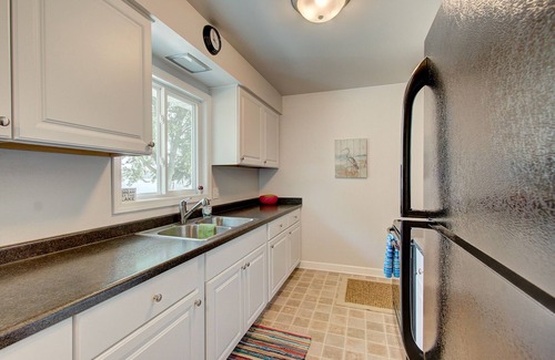Juneau House | Take a Break at Lakeside Acres on Lake Sinissippi