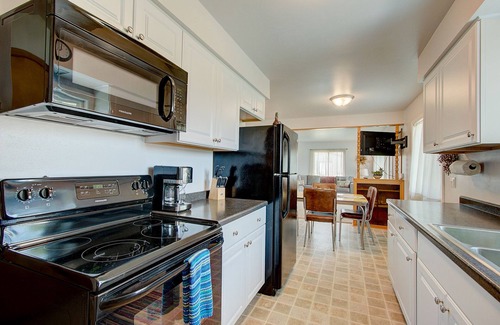 Juneau House | Take a Break at Lakeside Acres on Lake Sinissippi