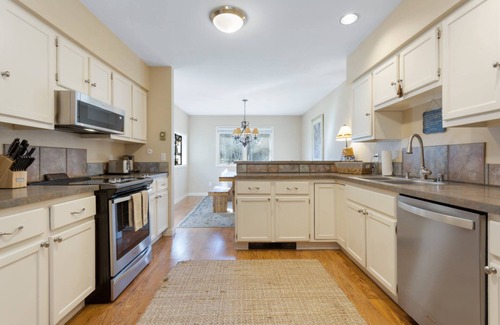 Eagle-Vail House | Take a Getaway with the Whole Family, Including the Dog! 4BR Home, Hot Tub and Mountain Views