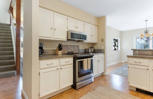 Eagle-Vail House | Take a Getaway with the Whole Family, Including the Dog! 4BR Home, Hot Tub and Mountain Views