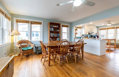 Annapolis Cottage | Take a Water Taxi to Downtown Annapolis from Beachfront home, Dogs OK