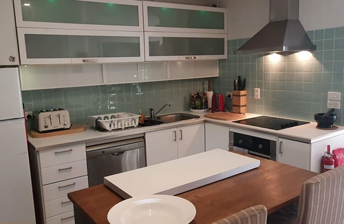 Suffolk Park Apartment | Tallows Beach Sanctuary, beachside unit, walk to beach and shops. WIFI, Netflix