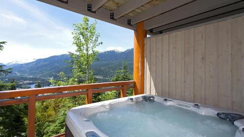 Nordic Estates House | Taluswood The Heights 13 | Luxury Mountainside Townhome: Ski Access, Private Hot Tub, Views, Garage