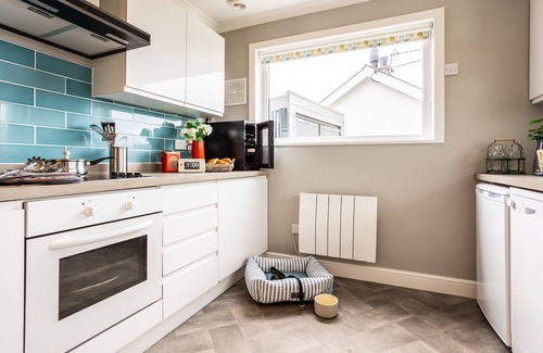 Moelfre House | Tamarisk - a single-storey cottage in Moelfre