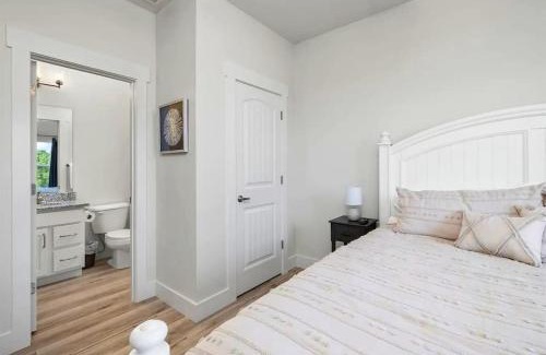 Table Rock House | Tammy's Table Rock Lake Views: 6BR, Hot Tub, Games