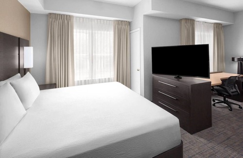 Oldsmar Hotel | Tampa Bay Comfort: Spacious Suites with Free Hot Breakfast | 2 Units