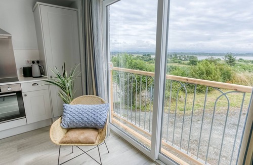 Malltraeth Cottage | Tan Yr Allt - a sea view that sleeps 4 guests in 2 bedrooms