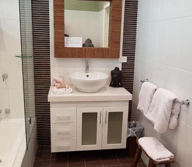 Warners Bay House | Tantarra Guest House - Pet Friendly