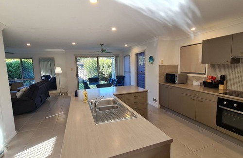 Redland Bay House | Tanzanite - Long Term Furnished